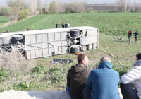 Eskişehir'de işçi servisi devrildi: 3 ölü, 31 yaralı