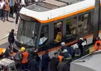 Yaşlı kadının feci sonu! Karşıya geçerken tramvayın altında kaldı