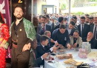 Böyle düğün görülmedi! Gelin ve damada takılan takı dudak uçuklattı