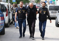 Evine gittiği arkadaşını döverek öldürdü