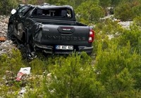 Eski Ekonomi Bakanı Nihat Zeybekci, trafik kazasında yaralandı