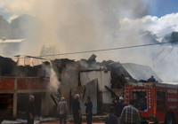 Erzurum'un Pazaryolu ilçesinde 12 ev yandı