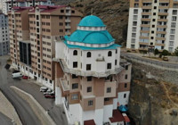 Bu camiye bakan dönüp bir daha bakıyor! 'Müteahhit günahlarını affettirmek için yaptı'