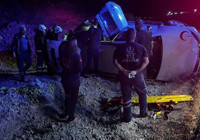 Köpeğe çarpmamak için manevra yaptı! Devrilen kamyonetin sürücüsü yaralandı