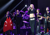 Eskişehir'de Gülşen'in '29 Ekim' konserini 50 bin kişi izledi