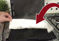 Tost makinesindeki yanık izlerini söküp atan temizlik hilesi. Sadece 2 dakikanızı alıyor