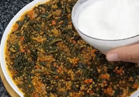 Ispanak pişirirken tencereye eklemelisiniz. Besin değeri artıyor. ‘Ben yemem’ diyen parmaklarını yutuyor…