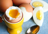 Yumurtayı yıllarca yanlış tüketmişiz! Haşlarken suya 1 adet ekleyin