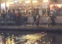 Eskişehir'de Porsuk Çayı’na düşen kadın, can simidiyle kurtarıldı