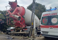 Üsküdar'da yokuştan kayan beton mikseri 7 araca zarar verdi