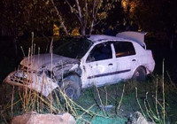 Otomobil ağaca çarptı: Sürücü öldü, eşi yaralandı