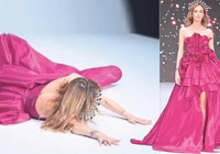 Ünlü manken podyumda yere yapıştı!