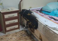 Elektrikli battaniye patladı, oda bu hale geldi