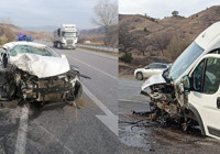 Amasya'da öğrenci servisi ile otomobil çarpıştı: 5'i öğrenci 6 yaralı