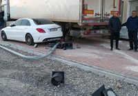 Mardin'de TIR, 3 araca ve 1 iş yerine çarptı; 3 yaralı