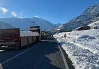 Hakkari- Şırnak kara yolu kar ve çığ riski nedeniyle kapatıldı