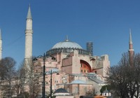 Ayasofya Camii'ne 'La İlahe İllallah' yazılı mahya asıldı