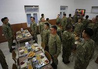 Mardin'de sınırda görevli Mehmetçik ilk iftarı yaptı