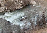 Hakkari'de otomobil dereye düştü: 1 ölü, 1 yaralı