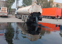 Tanker devrildi, akaryakıt yola döküldü