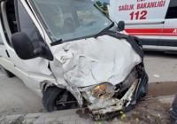 Sinop'ta minibüsle traktör çarpıştı: 1 ölü 1 yaralı