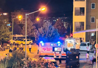 Annesi ve eşi içerideyken evi ateşe verip kapıyı kilitledi