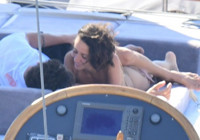 Aşkları dolu dizgin gidiyor: Zeynep Bastık ve Serkay Tütüncü teknede görüntülendi