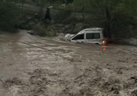 Heyelan otomobili Tortum Çayı'na sürükledi: Anne öldü, çocuğu kayıp
