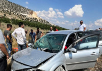 Burdur'da yoldan çıkan otomobil araziye savruldu: 8 yaralı