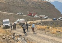 Hakkari'de güvenlik korucularını taşıyan kamyonet devrildi