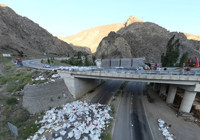 Erzurum'da freni boşalan tır devrildi: 1 ölü
