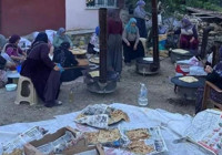 Afyonkarahisar'da orman yangınına müdahale edenlere gözleme pişirdiler