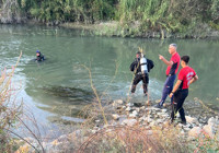 Nehre giren yabancı uyruklu genç boğuldu