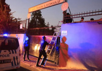 Oyuna dalan çocuklar, okul bahçesinde kilitli kaldı