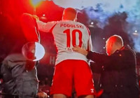 Podolski gözyaşlarıyla futbola veda etti: 2 Türk takımında forma giydi
