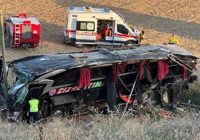 Afyonkarahisar'da yolcu otobüsü devrildi: 21 kişi yaralandı