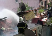 Amasya'da korkutan yangın: Ormana sıçramadan söndürüldü