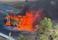 Diyarbakır'da park halindeki araç, 3 dakikada küle döndü