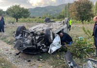 Tarlaya uçan otomobildeki kadın öldü
