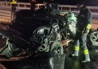 Otomobil, TIR'ın altına girdi: 3 ölü, 1 yaralı