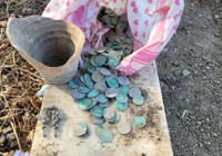 Mezar kazısında 500'den fazla sikke bulundu