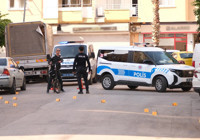 Mersin'de sokak ortasında silahlı çatışma: Yaralılar var