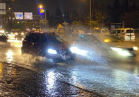 Antalya'da sağanak yağış etkili oldu