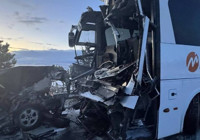 Afyonkarahisar'da feci kaza: Yolcu otobüsü ile çekici çarpıştı, 30 kişi yaralandı