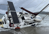 Fırtına nedeniyle yelkenli tekne karaya oturdu