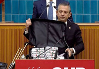 Özgür Özel'den Bahçeli'ye yanıt! Kürsüde valiz dolusu parayı çıkardı: Devlet Bey'e hediyem olsun