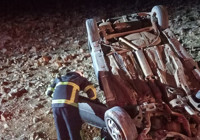 Mardin'de otomobil şarampole devrildi