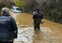 Muğla’da sağanak yağmurda yolda mahsur kalan 4 kişilik aileyi itfaiye kurtardı