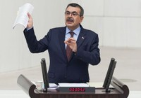 Bakan Tekin eleştirilere cevap verdi: Biz konser yapmıyoruz, eğitim için harcıyoruz