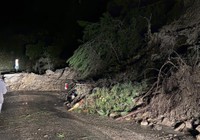Kastamonu'da heyelan nedeniyle sahil yolu ulaşıma kapandı